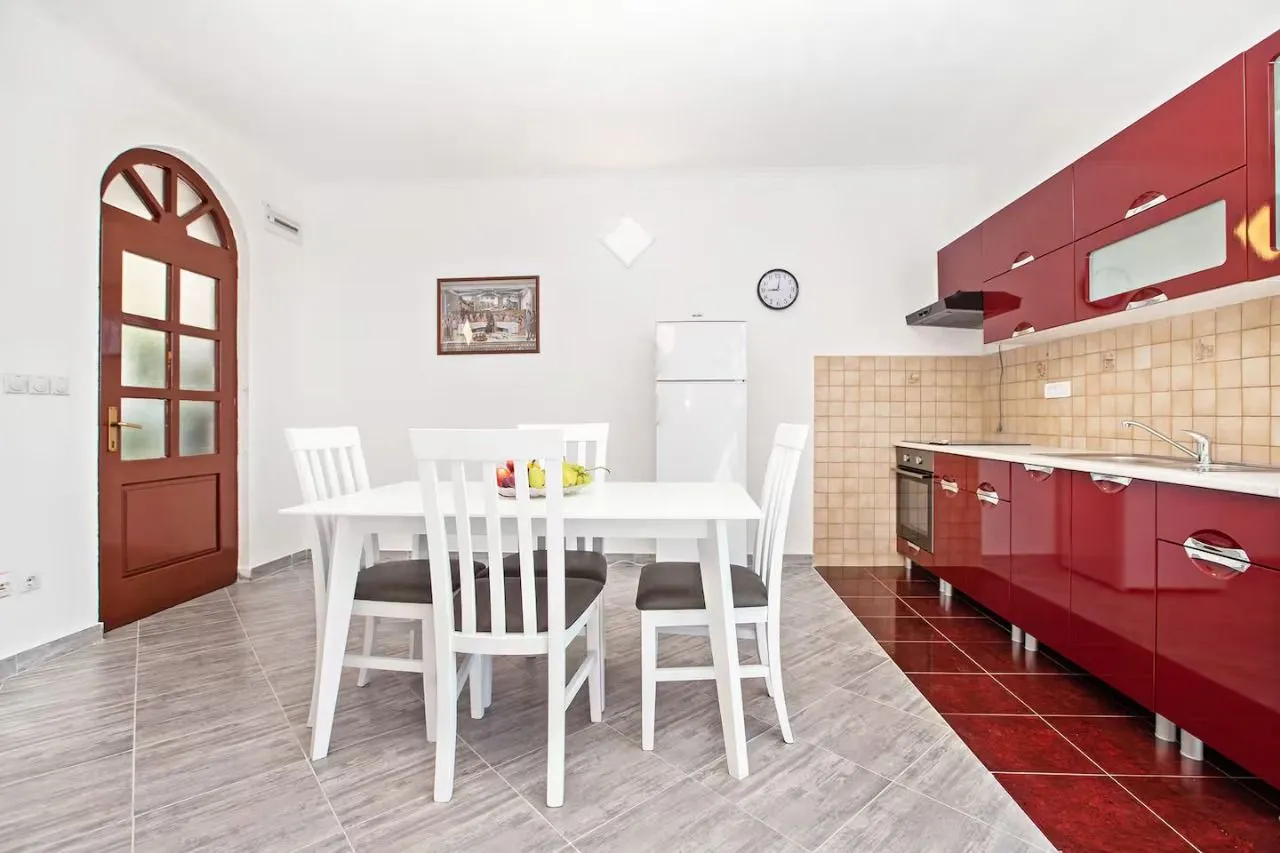 Rent, house, 110m², Tivat, Crna Gora