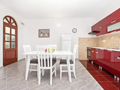 Rent, house, 110m², Tivat, Crna Gora - image 16
