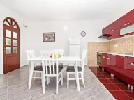 Izdavanje, kuća, 110m², Tivat, Crna Gora - image 16