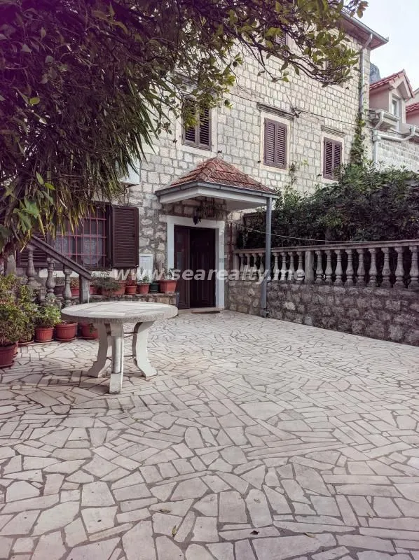 Sale, house, 190m², Dobrota, Kotor