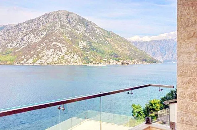 Prodaja, dvosoban stan, 47m², Morinj, Kotor