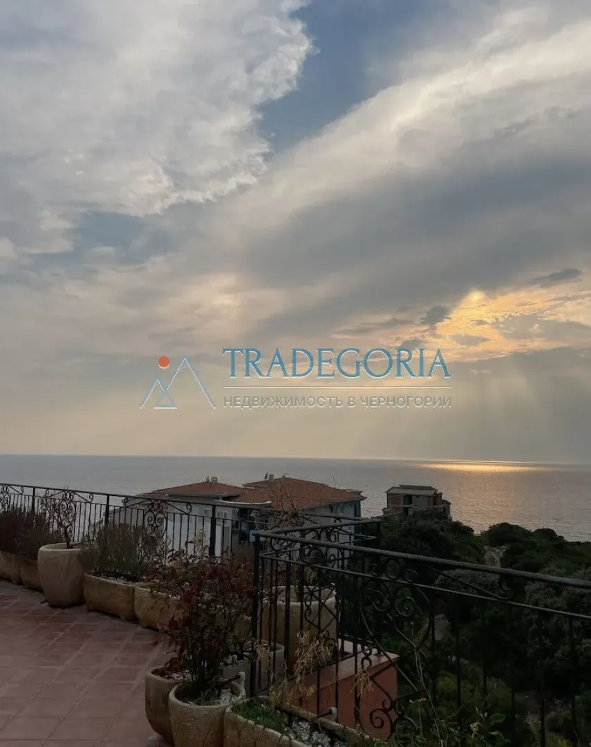 Prodaja, četvorosoban stan, 222m², Dobra Voda, Bar
