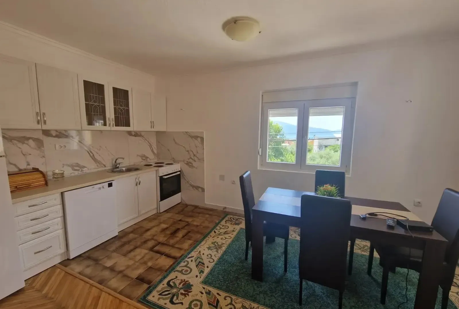 Izdavanje, stan, 70m², Tivat, Crna Gora