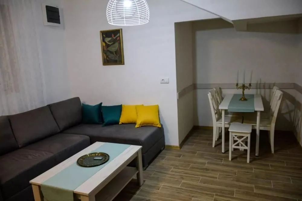 Izdavanje, dvosoban stan, 70m², Slavija, Vračar Sve Podlokacije
