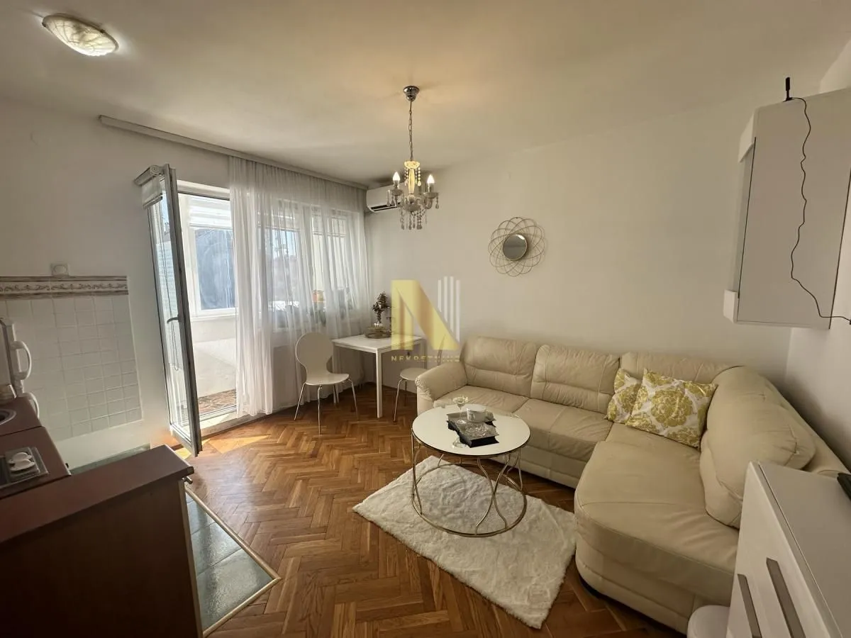 Prodaja, garsonjera, 23m², Bulevar Oslobodjenja, Novi Sad Sve Podlokacije