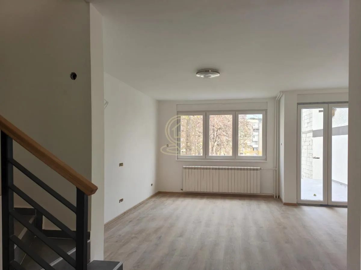 Rent, house, 120m², Šumice, Beograd
