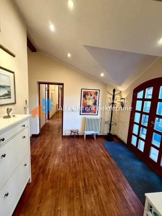 Izdavanje, stan, 200m², Stari Grad, Beograd