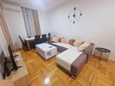 Izdavanje, jednosoban stan, 51m², Kava, Tivat - image 1