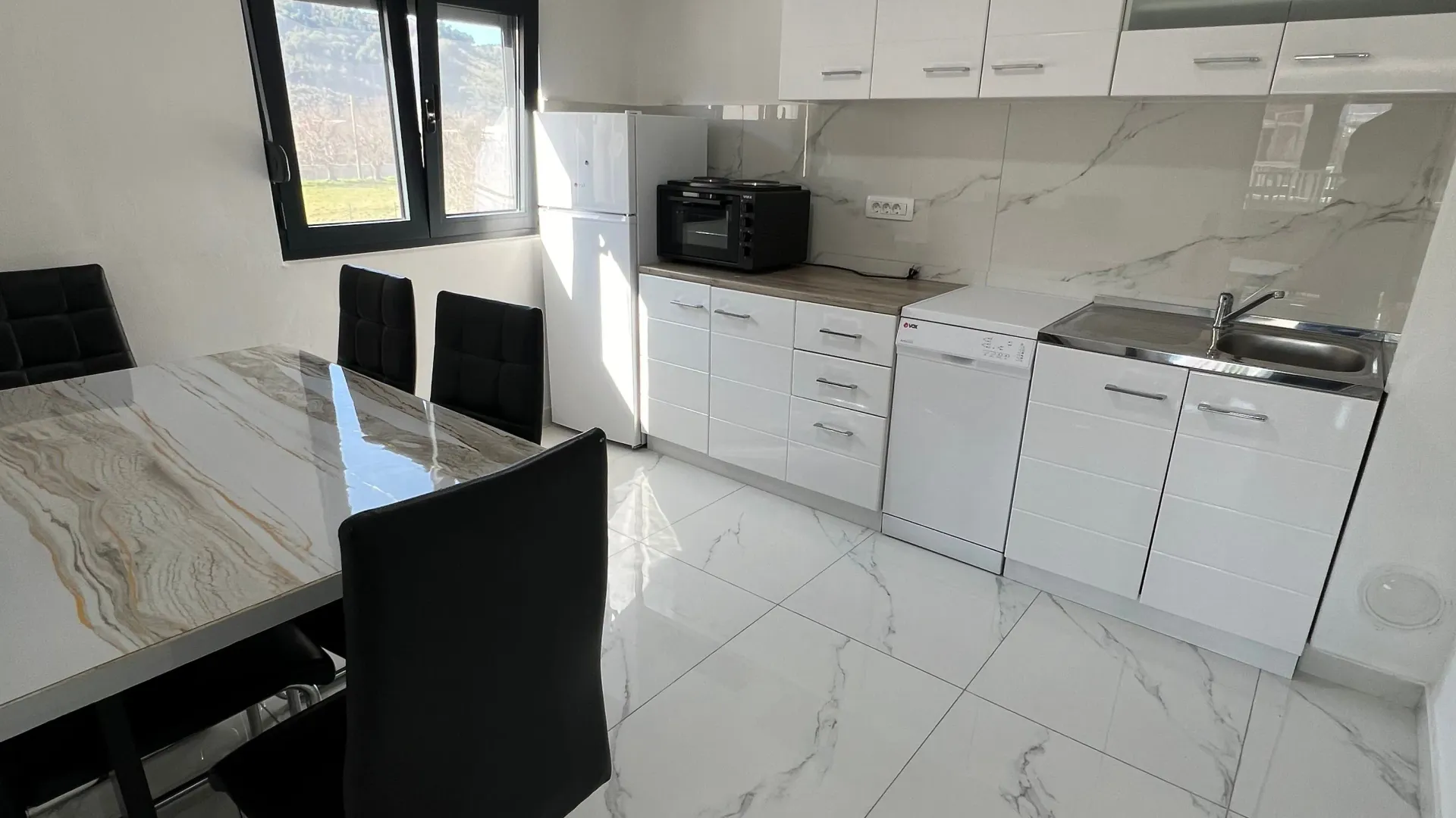 Rent, two bedroom apartment, 85m², Tomba, Bar