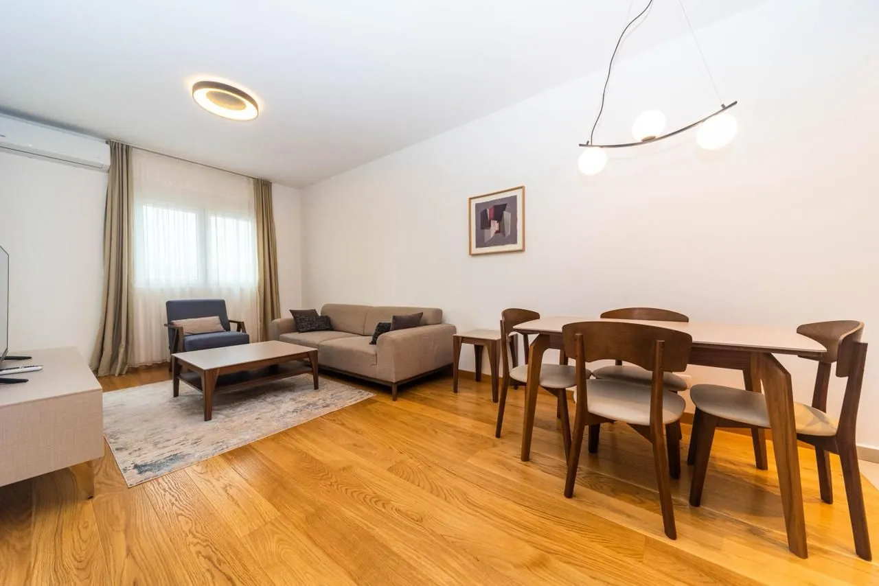 Izdavanje, jednosoban stan, 44m², Central Point, Podgorica