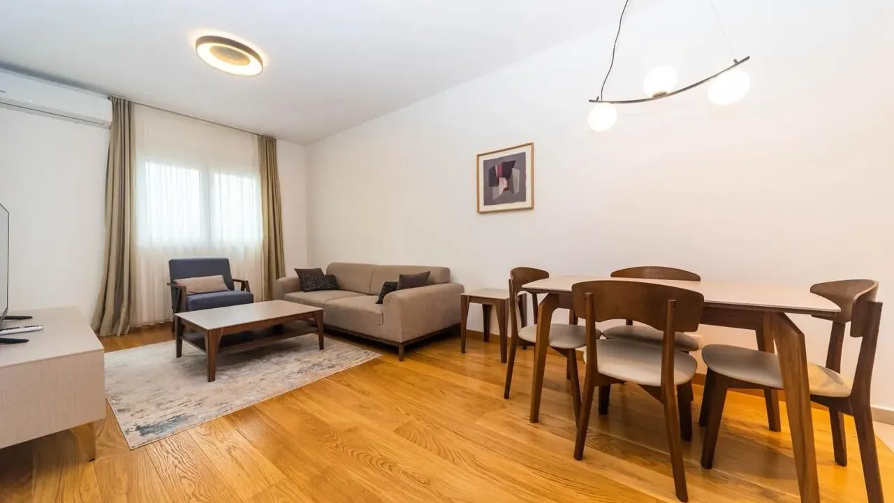 Izdavanje, jednosoban stan, 44m², Central Point, Podgorica