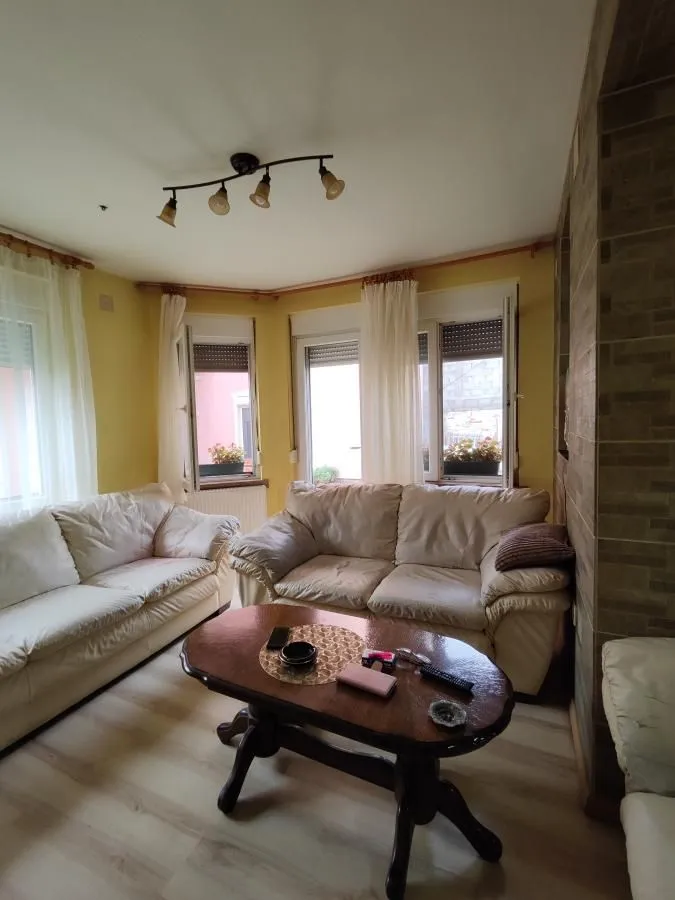 Prodaja, kuća, 336m², Tavrića obori, Jagodina