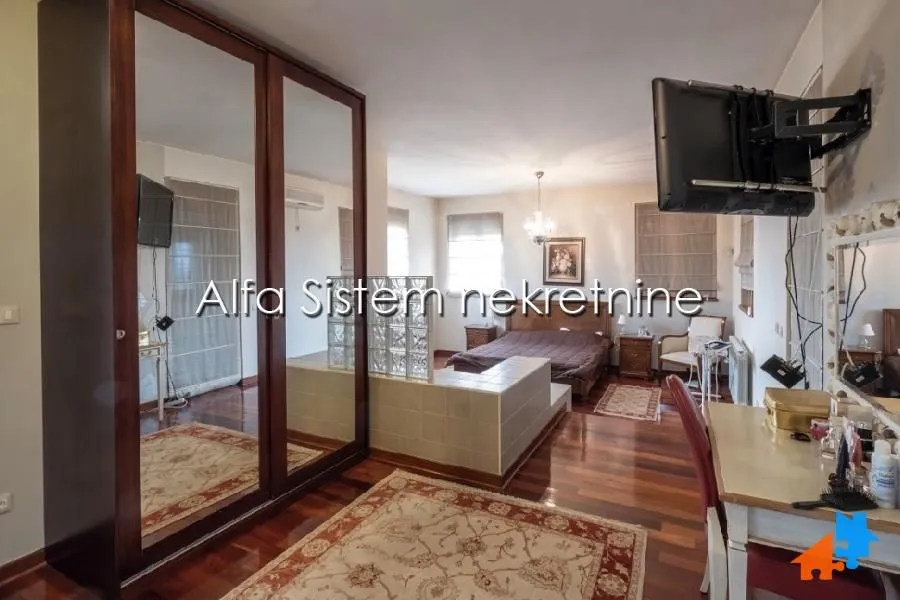 Izdavanje, kuća, 300m², Savski Venac, Beograd