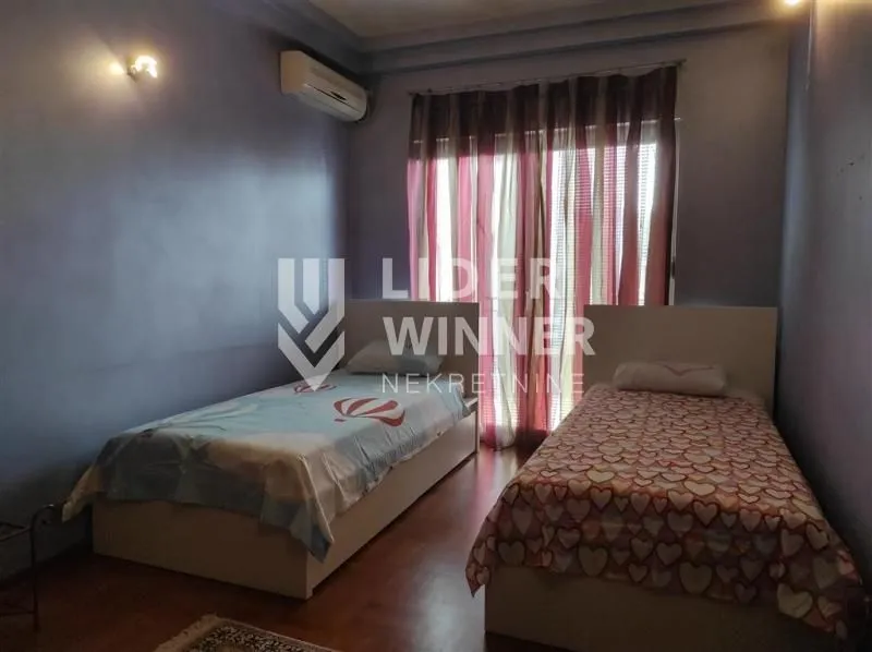 Rent, four bedroom apartment, 260m², Savski Venac, Beograd