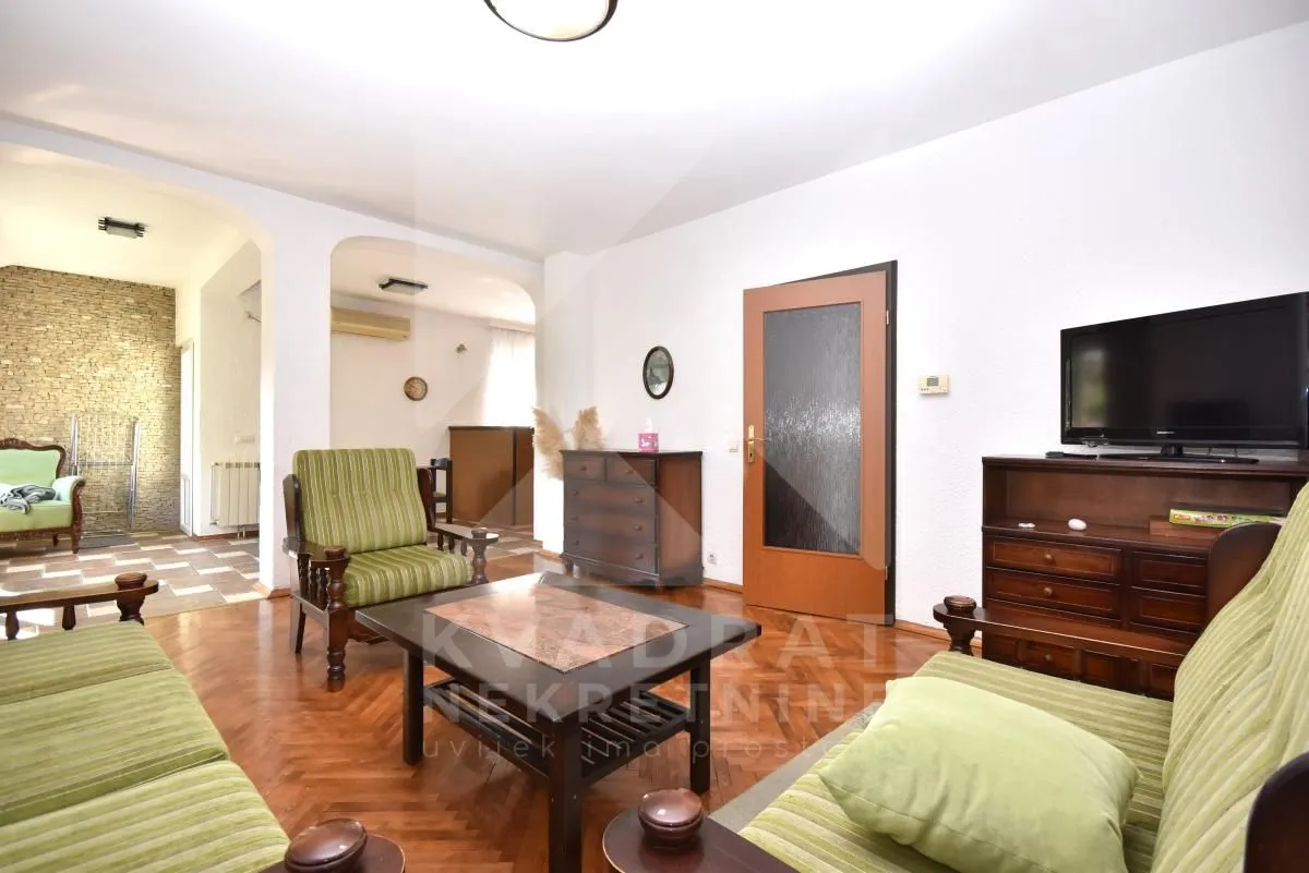 Izdavanje, kuća, 250m², Stari Aerodrom, Podgorica
