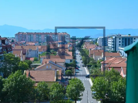 Izdavanje, dvosoban stan, 95m², Stari Aerodrom, Podgorica - image 10