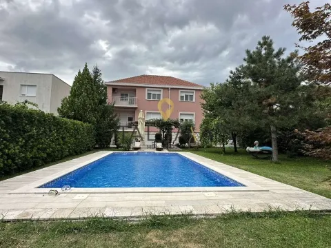 Prodaja, kuća, 340m², Gorica C, Podgorica - image 2
