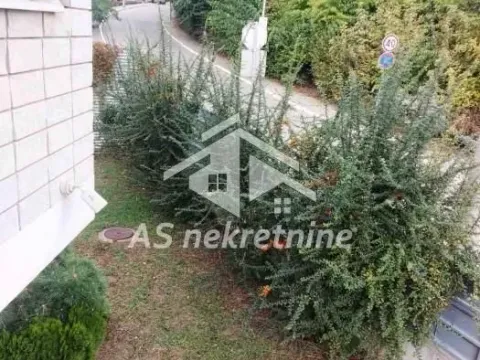 Izdavanje, kuća, 300m², Savski Venac, Beograd - image 51