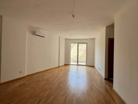 Sale, two bedroom apartment, 62m², Bečići, Budva - image 2