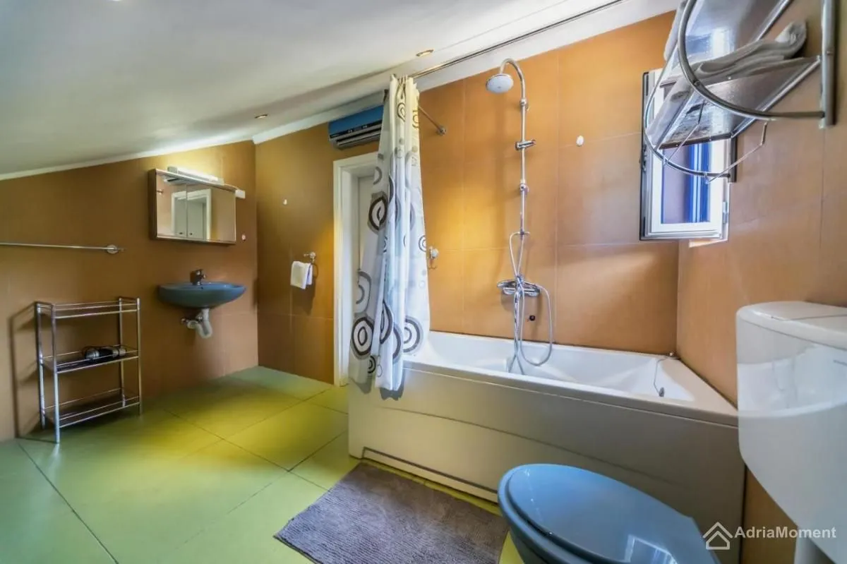 Sale, house, 220m², Đuraševići, Tivat