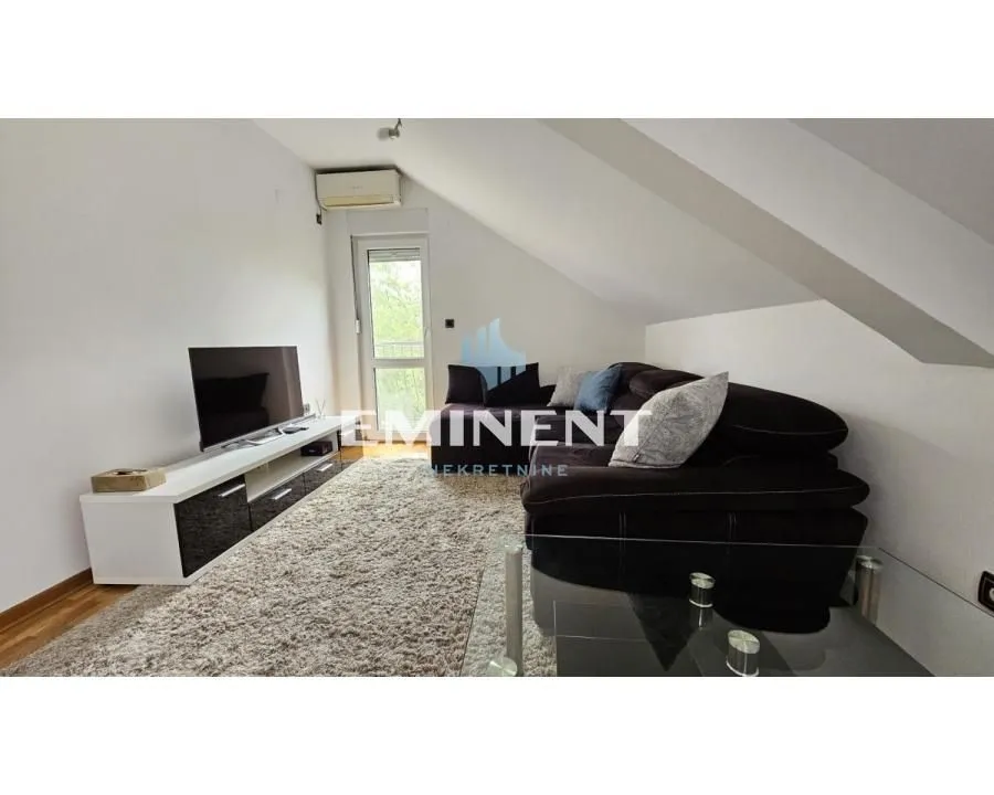 Izdavanje, stan, 30m², Zemun Sve Podlokacije, Beograd
