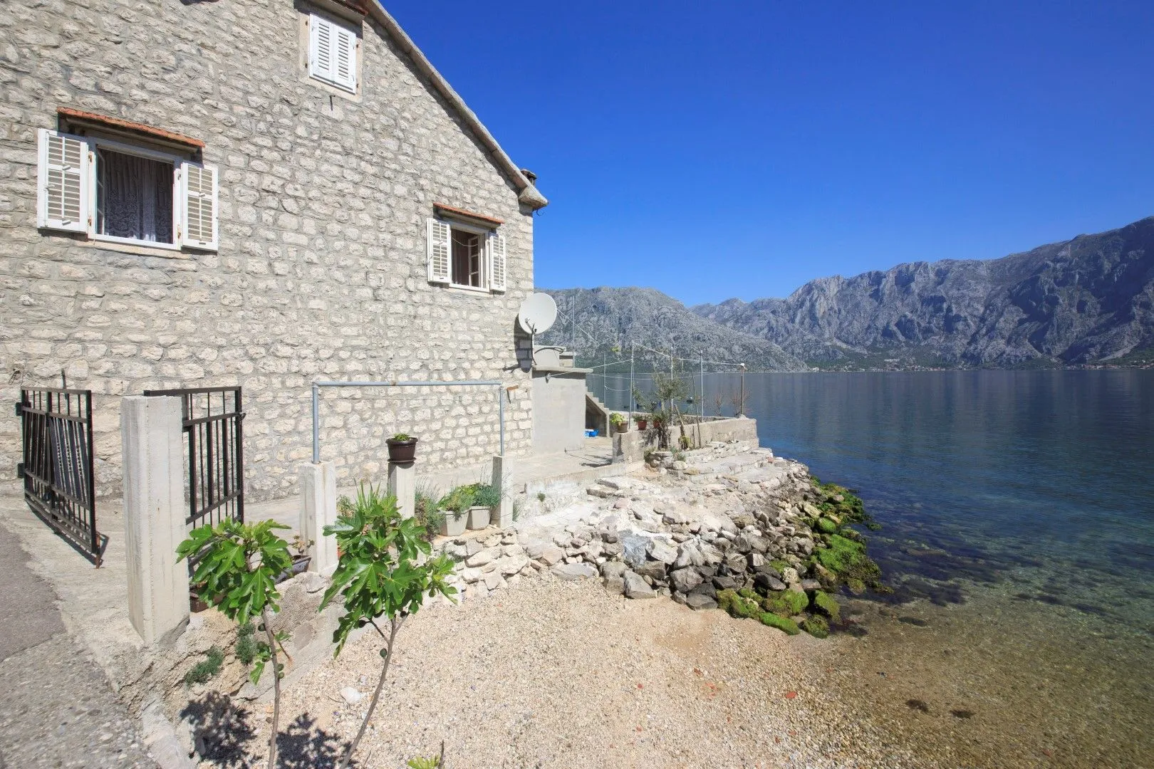 Sale, house, 100m², Prčanj, Kotor