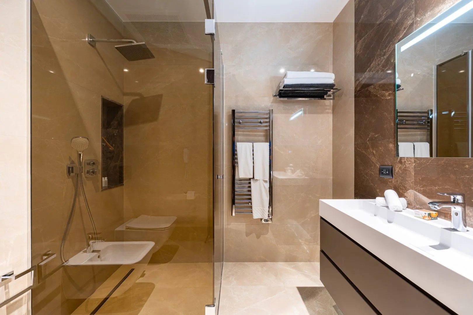 Prodaja, dvosoban stan, 300m², Đuraševići, Tivat