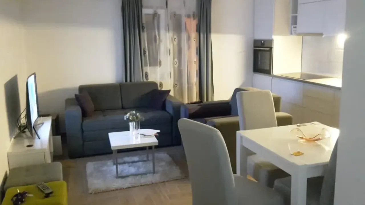 Izdavanje, stan, 48m², Tivat, Crna Gora