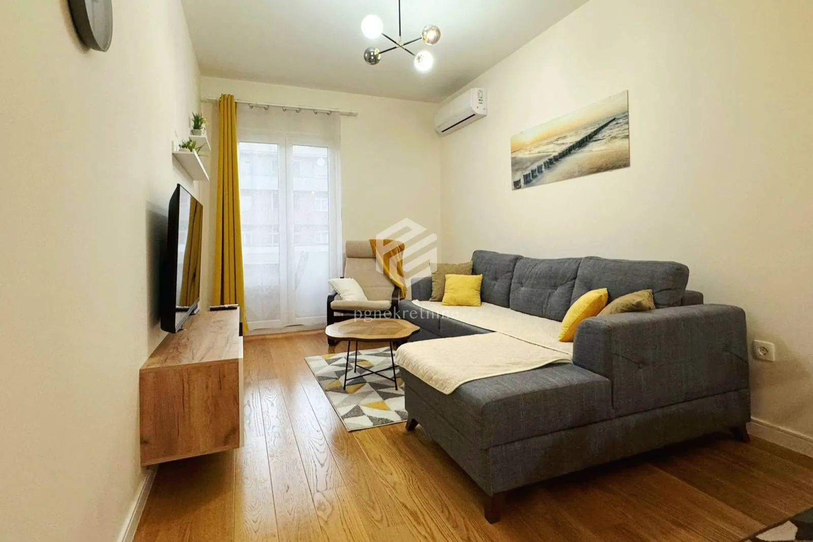 Izdavanje, jednosoban stan, 43m², Central Point, Podgorica