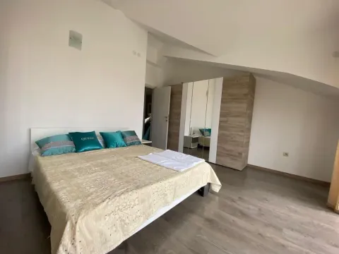 Prodaja, četvorosoban stan, 100m², Baošići, Herceg Novi - image 2