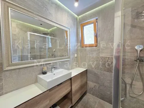 Rent, two bedroom apartment, 57m², Savski Venac, Beograd - image 10