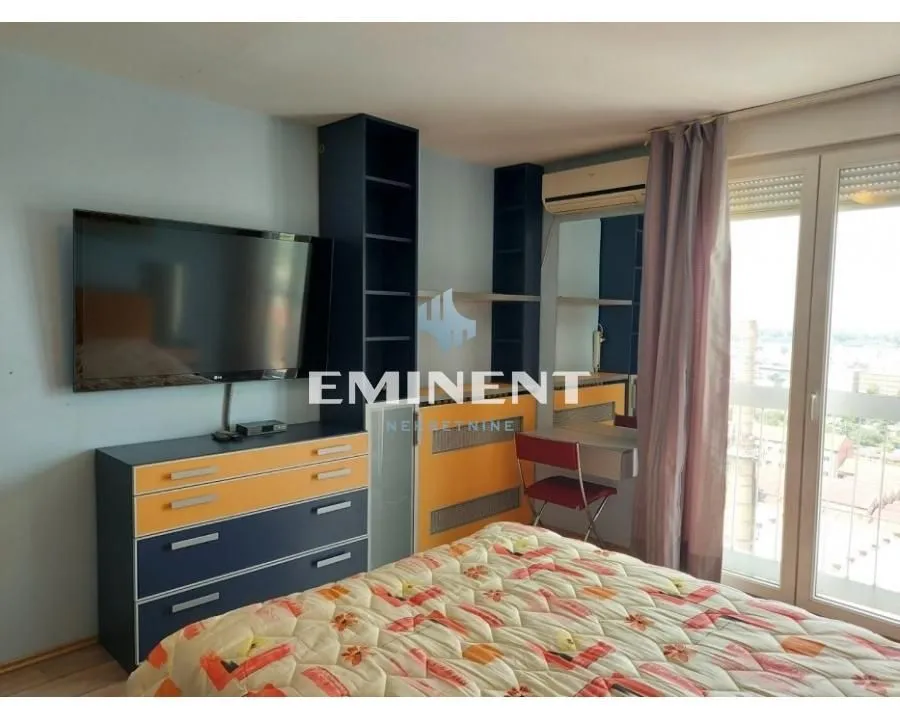 Izdavanje, četvorosoban stan, 115m², Hala Pionir, Palilula Sve Podlokacije