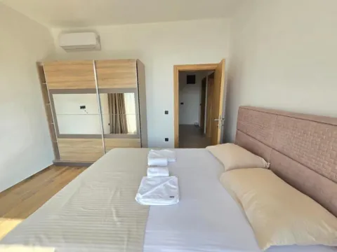 Rent, house, 208m², Budva, Crna Gora - image 6