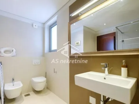 Izdavanje, četvorosoban stan, 150m², Novi Beograd Sve Podlokacije, Beograd - image 29