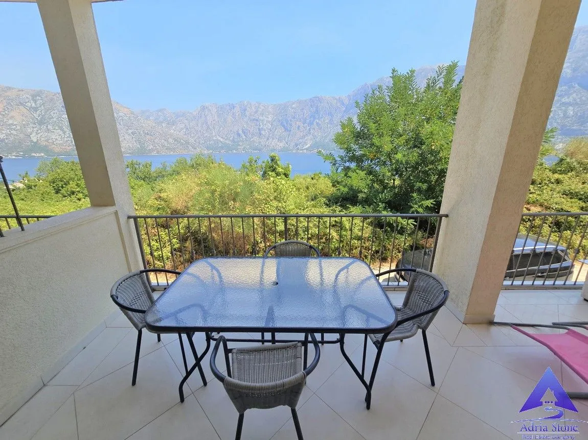 Prodaja, dvosoban stan, 82m², Prčanj, Kotor