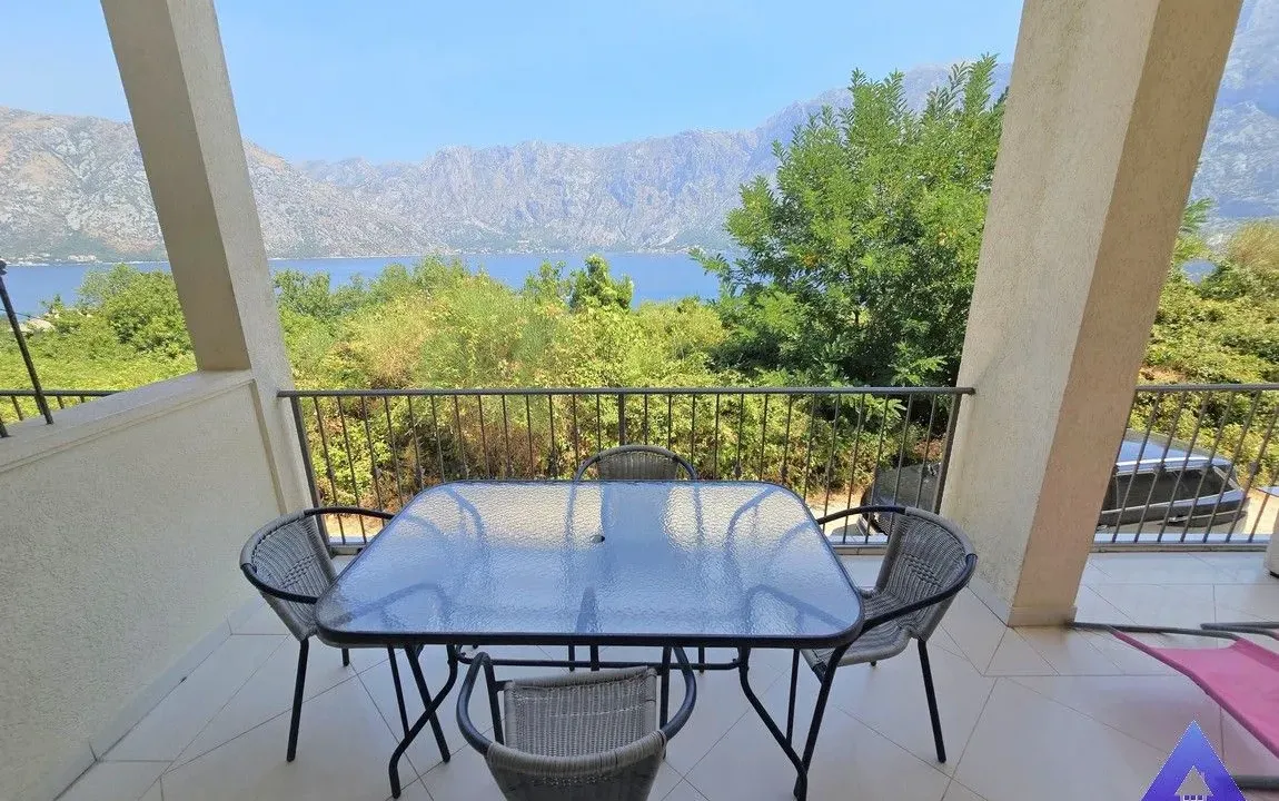 Prodaja, dvosoban stan, 82m², Prčanj, Kotor