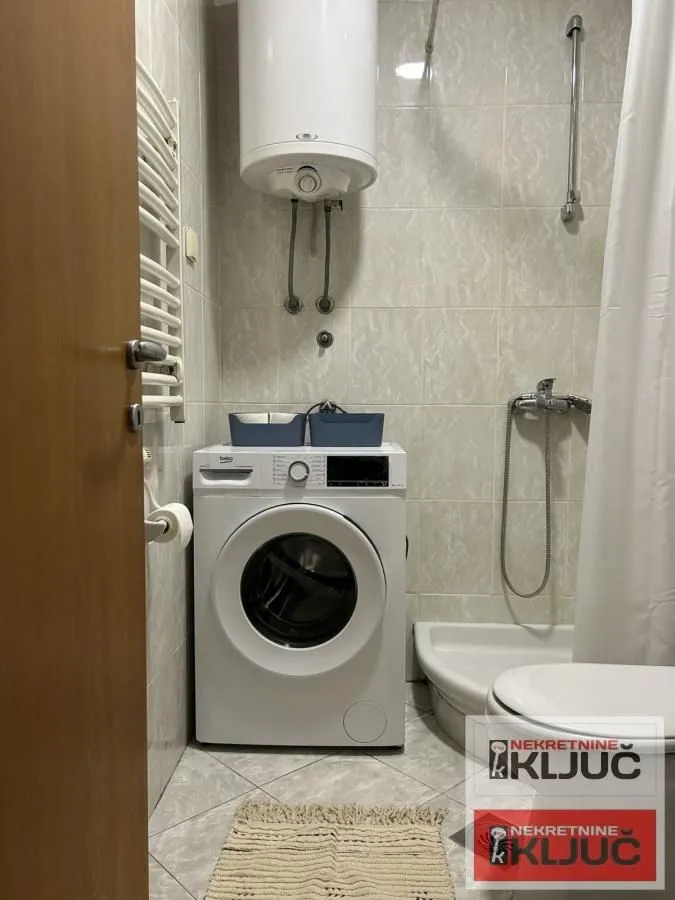 Izdavanje, garsonjera, 28m², Bulevar Oslobodjenja, Novi Sad Sve Podlokacije