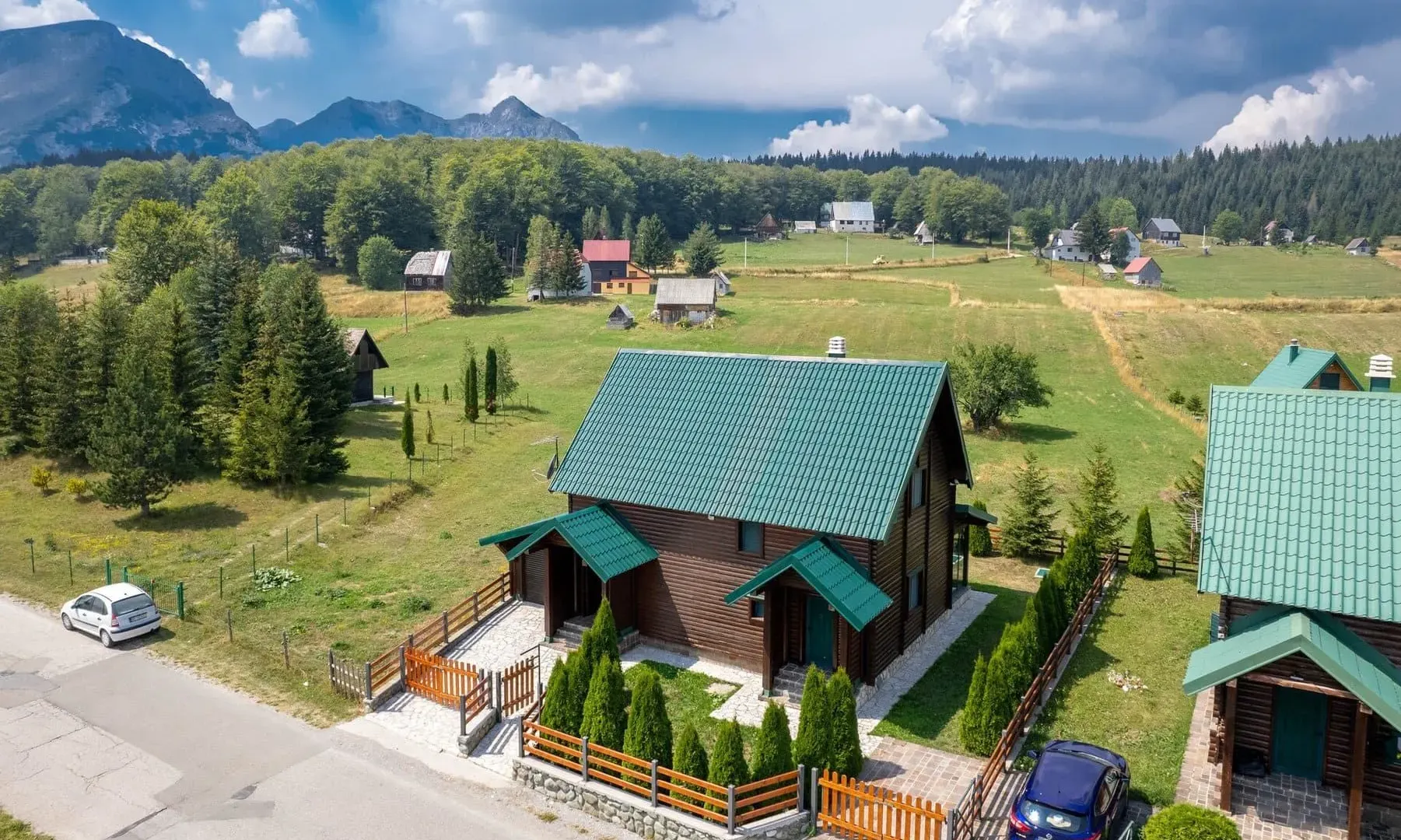 Prodaja, kuća, 200m², Motički gaj, Žabljak