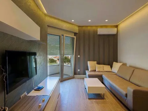 Rent, one bedroom apartment, 44m², Budva, Crna Gora - image 1