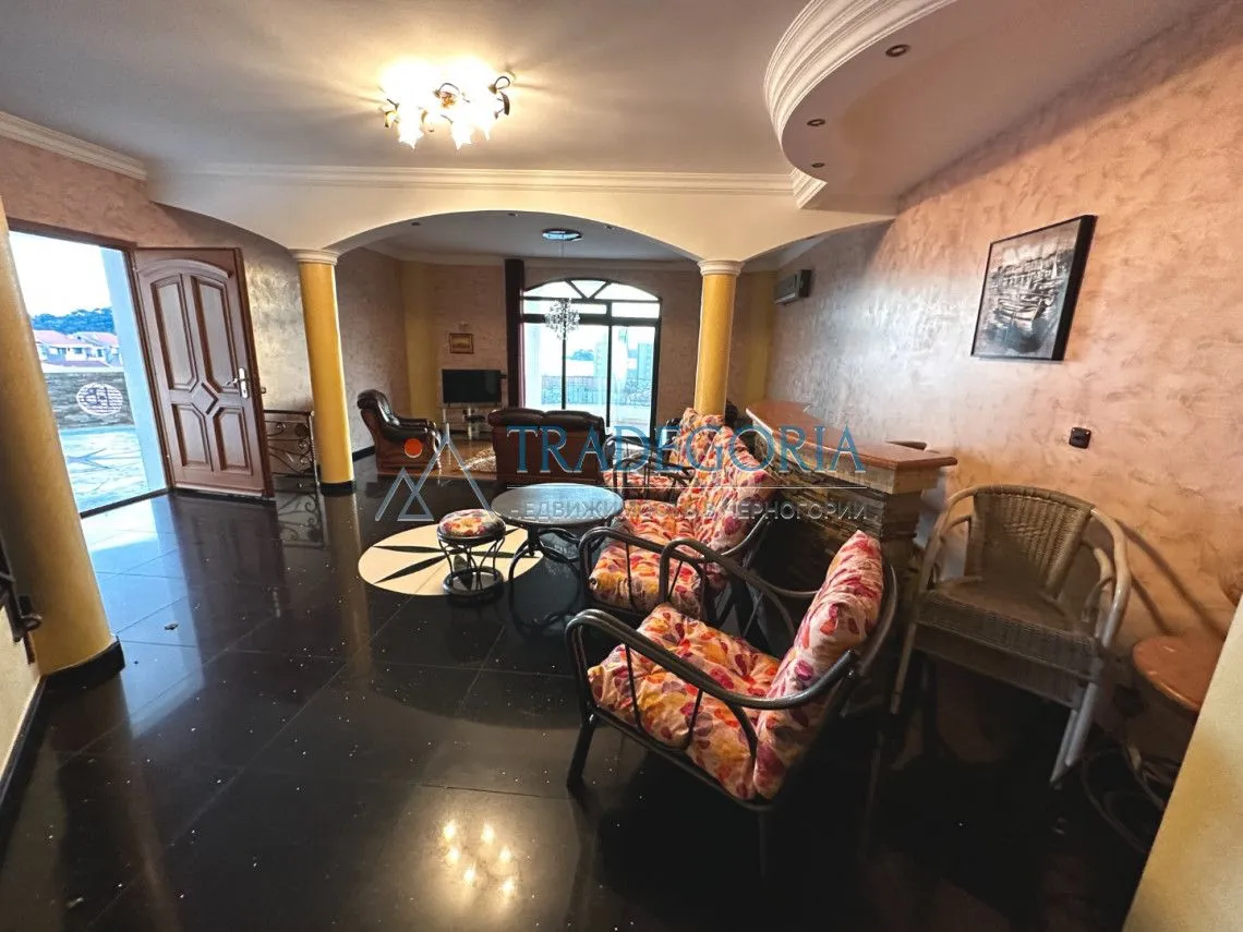 Prodaja, kuća, 422m², Petrovac, Budva