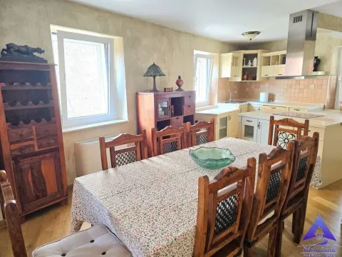 Rent, three bedroom apartment, 124m², Stari Grad, Budva - image 7