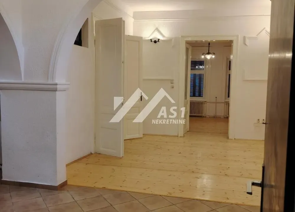 Prodaja, poslovni prostor, 260m², Centar, Novi Sad