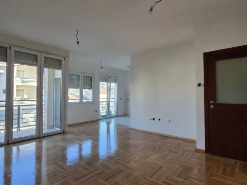 Prodaja, dvosoban stan, 73m², Blok 9, Podgorica - image 3
