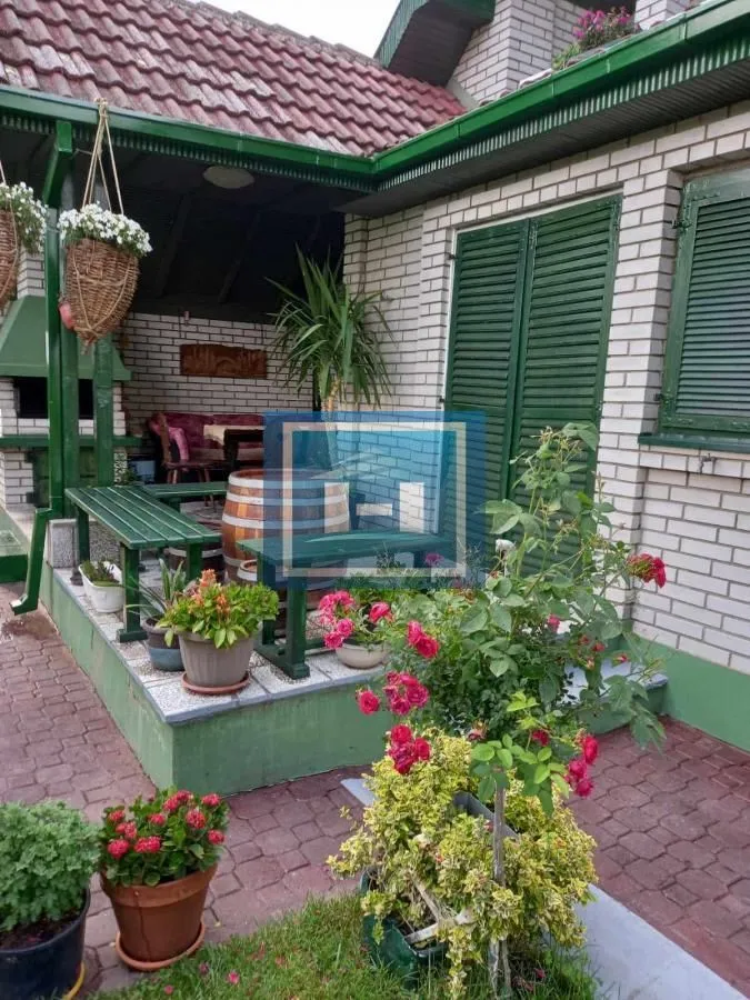 Prodaja, kuća, 350m², Lipova, Vrnjačka Banja