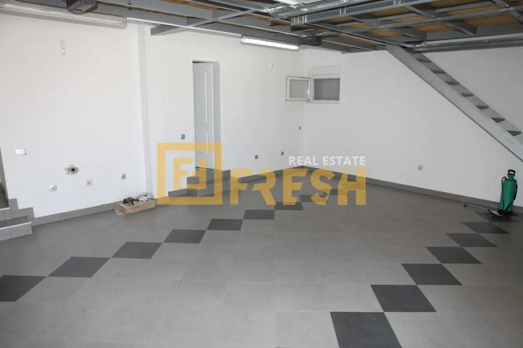 Prodaja, kuća, 304m², Kokoti, Podgorica