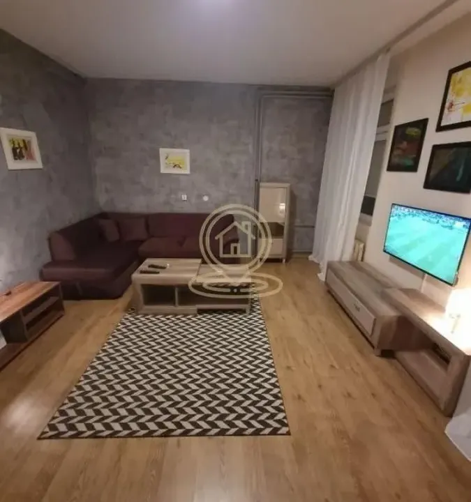 Izdavanje, trosoban stan, 70m², Kragujevac, Srbija