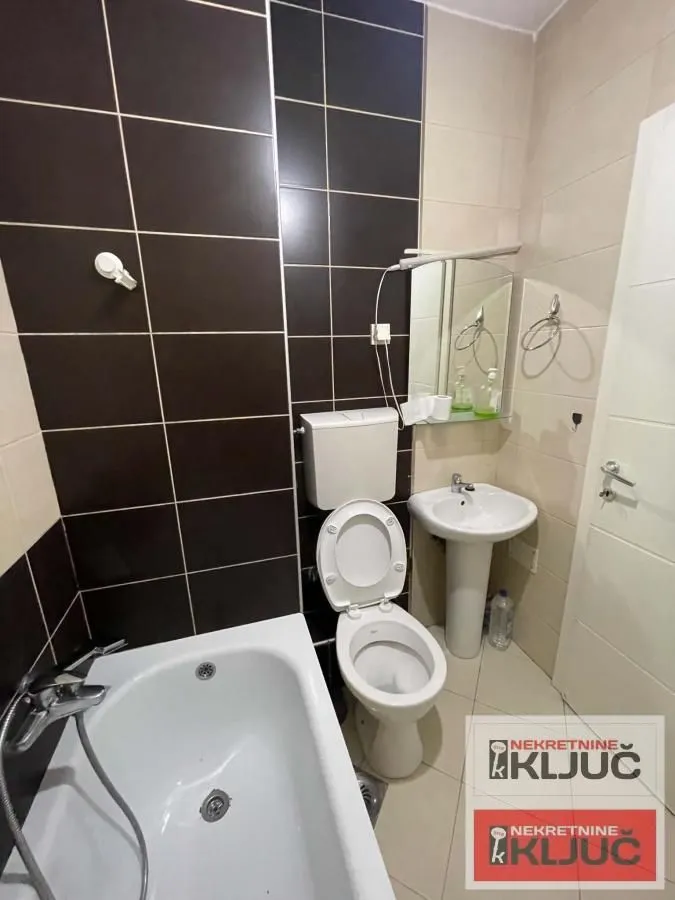 Izdavanje, garsonjera, 27m², Grbavica, Novi Sad Sve Podlokacije