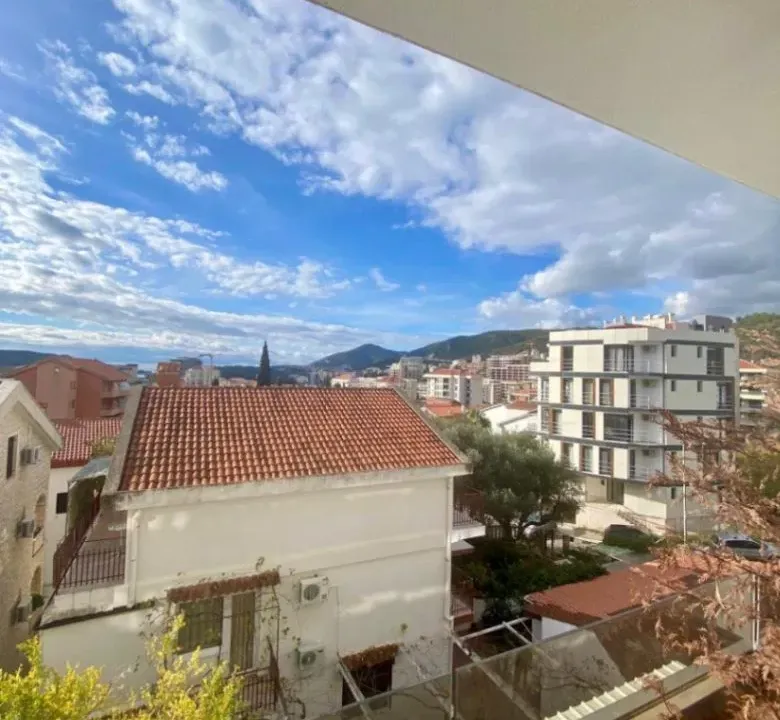 Izdavanje, dvosoban stan, 59m², Rafailovići, Budva