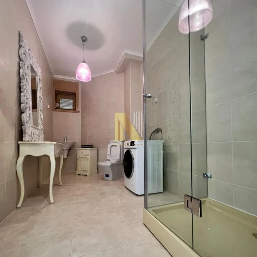 Izdavanje, kuća, 450m², Sremska Kamenica, Petrovaradin