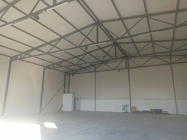 Izdavanje, poslovni prostor, 760m², Surčin (mesto), Surčin